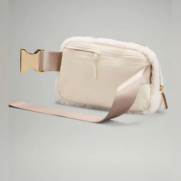 NWOT Lululemon Everywhere Fleece Belt Bag Light Ivory - Picture 2 of 8